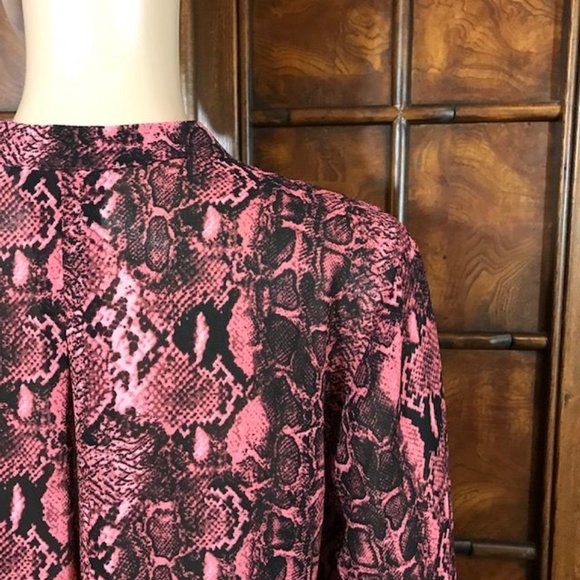 NWOT Joan Rivers Pink Python Micro Crepe Overlay V-neck Top - Picture 9 of 13